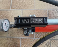 Maschine: TECPOS ESP-08 Hydraulik-Handpumpe 700 Bar, 800cc