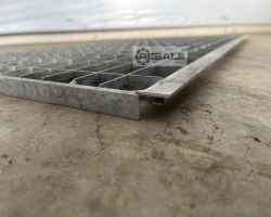 Maschine: DEXION HI 280  1.270x482x20 mm eingelegtes Gitterrost Gitterrostboden Regalrost