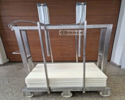 Maschine: MM SERVICE 2200 × 650× 1950 mm. Pneumatische Presse