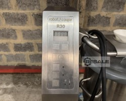 Maschine: ROBOT COUPE R30 Vertikaler Schneidermischer
