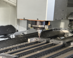 Maschine: HERMLE C 1200 V Vertikale CNC Bearbeitungszentren