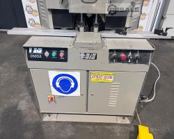 Maschine: OMGA V313 Gehrungskreissägen