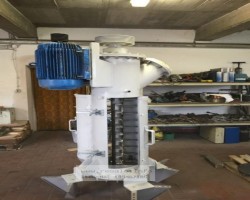 Maschine: BENKER  Stehender Melassierer