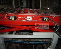 Maschine: SCHWINGHANDL  Scherenbubtisch mit angetriebene Rollenbahn