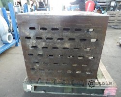 Maschine:  930x775x775 mm Aufspannwürfel