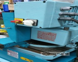 Maschine: BEHRINGER VMS 300 Gehrungskreissägen