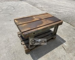 Maschine:  1305 x 800 x 100 mm Montagetische