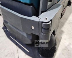 Maschine: TENNANT M17 Aufsitz-Scheuersaugmaschine