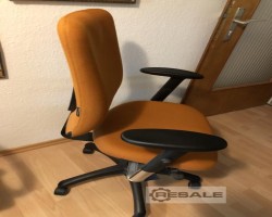 Maschine: BüRO TECHNIK  FRANKFURT Chairs on 5 castors Büromöbel