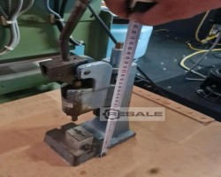 Maschine:   Kniehebelpressen