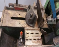 Maschine:   Bügelsägeautomaten