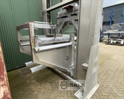 Maschine:   Hebe-Kipp-System mit Trichter und Förderschnecke