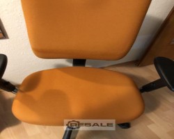 Maschine: BüRO TECHNIK  FRANKFURT Chairs on 5 castors Büromöbel