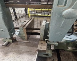 Maschine: AMADA CRH300S Waagerechte Bandsägemaschinen