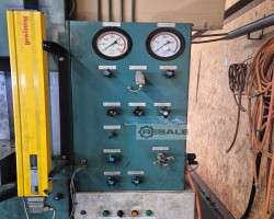 Maschine: JOCHNICK + NORRMANS 150/100 Hydraulische Zweiständer-Ziehpressen
