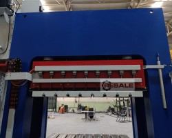 Maschine: DURENDUS 1100 t Servo-Doppelständer-Heizpresse