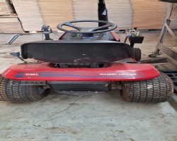 Maschine: DIVERSE u Aufsitzrasenmäher Toro mit Kehrmaschine
