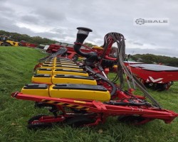 Maschine: VÄDERSTAD Tempo V8 + FH 2200 Einzelkornsämaschine + Fronttank