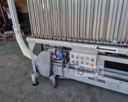 Maschine: KAHL + SCHLICHTERLE Airclean 6000 Rotierender Flaschentisch vor dem Flaschenreiniger