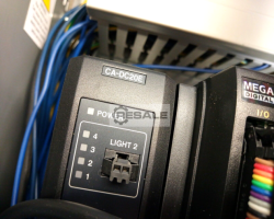 Maschine: KEYENCE CV-5501P, CA-DC20E, CA-MP81 Schaltschränke
