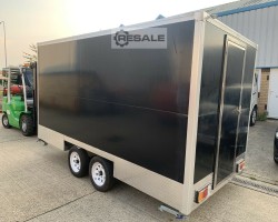 Maschine:  Catering Trailer / Burger Van Verpflegungsautomaten