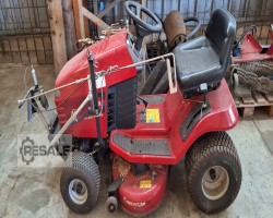 Maschine: DIVERSE u Aufsitzrasenmäher Toro mit Kehrmaschine