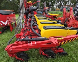 Maschine: VÄDERSTAD Tempo V 12 + FH 2200 Einzelkornsämaschine + Fronttank