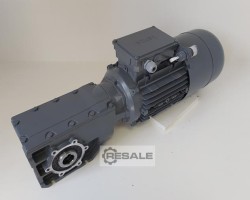 Maschine: LENZE G50BB124MHAR2C, 401r/min, 68Nm Kegelradgetriebemotor,