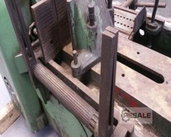 Maschine:   Bügelsägeautomaten