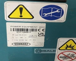 Maschine: TENNANT M17 Aufsitz-Scheuersaugmaschine