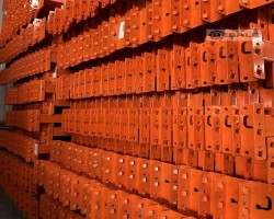 Maschine: FERALCO  / K: 80 X 50 MM lichte Weite: 2.700 mm Palettenregale