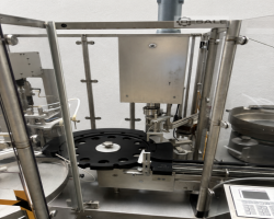 Maschine: BAUSCH + STRöBEL KSF 1020 Abfüll- und Verschliessmaschinen