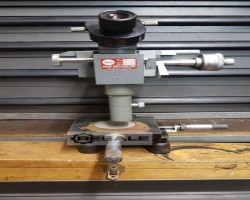 Maschine: LEITZ WETZLAR  Messmikroskop mit Kreuztisch