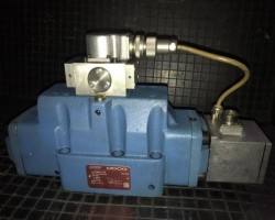 Maschine: MOOG D 663-317 K MOOG Ventil für ENGEL