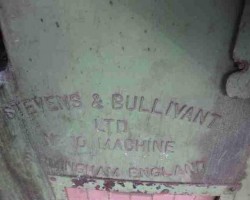 Maschine: STEVENS + BULLIVANT LTD. No. 10 C Haemmermaschine