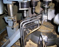 Maschine: WOERNER 8 Stationen Zu mehreren Bohrerdrücken