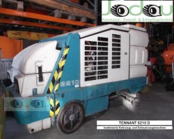 Maschine: TENNANT 8210 D Kehrsaugmaschine & Scheuersaugmaschine