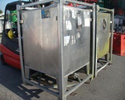 Maschine:   Edelstahlbehälter