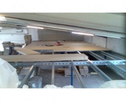 Maschine:  Tragkraft: 500 Kg m² Lagerbühne