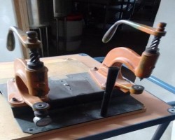 Maschine:   Handspindelpressen