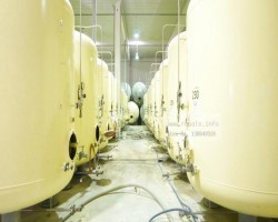 Maschine:  Sektdrucktank 10.000 L. 8 bar Lagertanks