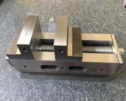 Maschine: SCHLEIF-TEC ZMMS Schraubstöcke