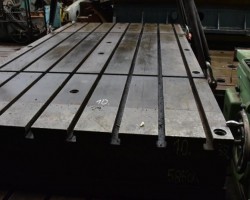 Maschine:  3500 x 2000 x 350 mm Aufspannplatten