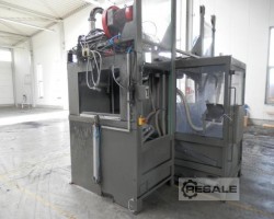 Maschine:   Halbautomatische  Flockkabine