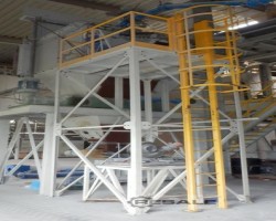 Maschine: EHINGER IMPIANTI  Stahlpodest mit Leiter