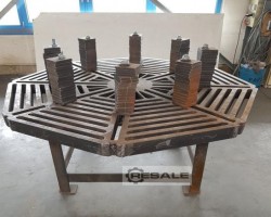 Maschine: MTI  Aufspanntische