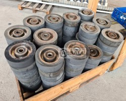 Maschine:   Rollen mit Stahlfelgen und Kugellager