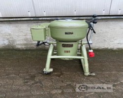 Maschine:  FD 622/ 4D Restbrotzerkleinerer Küchenkutter