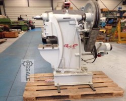 Maschine: RIJVA 502/1 Blechschneidpressen