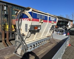 Maschine: BOMAG BS180 Splitt-Streuer für Walze mit Hydraulischem Arm